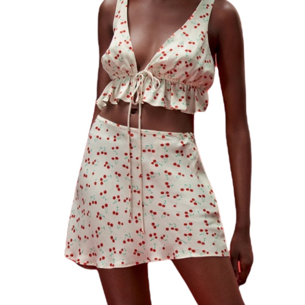 🍒 NWT ZARA Satin Effect Cherry Print Mini Skirt 🍒